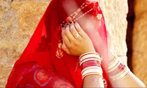 Maharajganj: नवविवाहिता ने डॉक्टर पति समेत 7 पर दर्ज कराया केस Maharajganj: नवविवाहिता ने डॉक्टर पति समेत 7 पर दर्ज कराया केस