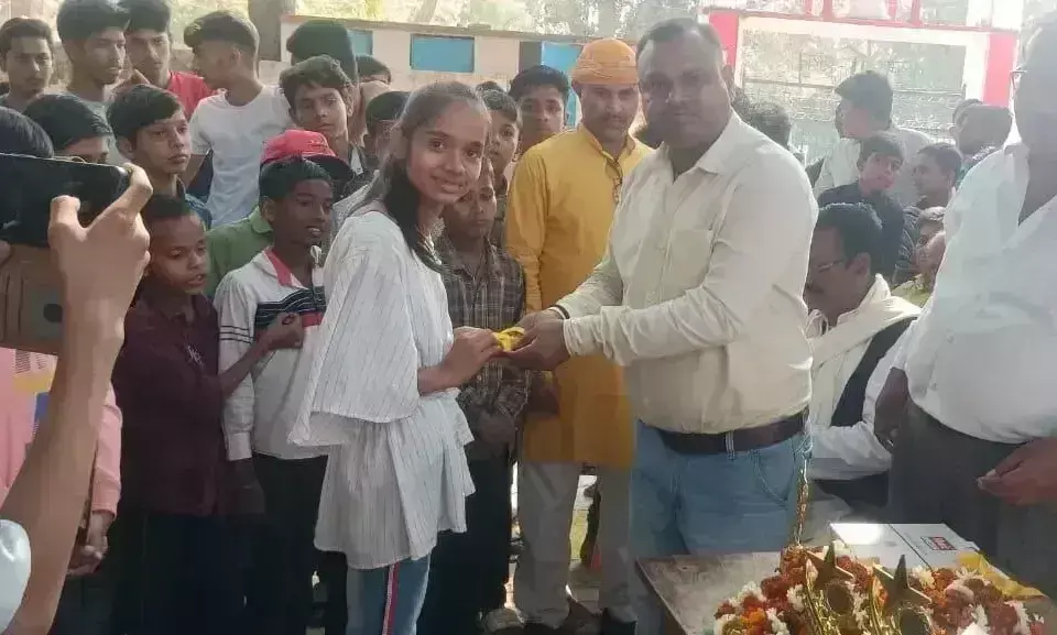 Ballia: लोक सेवा समिति द्वारा आयोजित सामान्य ज्ञान प्रतियोगिता सफलतापूर्वक संपन्न