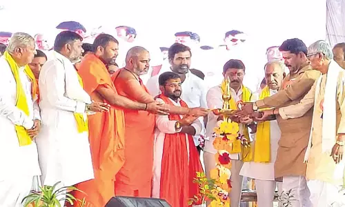 Karnataka: कर्नाटक के विधायकों के परिजन सामूहिक विवाह समारोह में विवाह सूत्र में बंधे