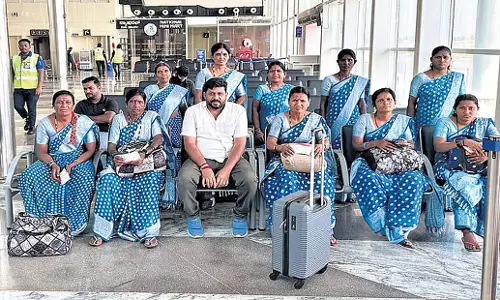 Karnataka: कर्नाटक के किसान ने 10 महिला श्रमिकों को यात्रा के लिए गोवा भेजा Karnataka: कर्नाटक के किसान ने 10 महिला श्रमिकों को यात्रा के लिए गोवा भेजा