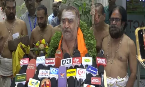 UP CM ने बहुत अच्छी व्यवस्था की है: शंकराचार्य कांची कामकोटि पीठम महाकुंभ से लौटे UP CM ने बहुत अच्छी व्यवस्था की है: शंकराचार्य कांची कामकोटि पीठम महाकुंभ से लौटे