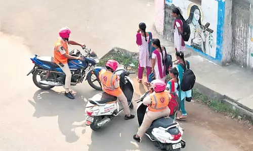 Andhra: एलुरू पुलिस ने महिलाओं की सुरक्षा के लिए ड्रोन तैनात किए