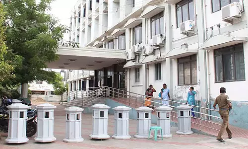 Tamil Nadu: मदुरै जीआरएच के अंदर पार्किंग के लिए डॉक्टरों, छात्रों के लिए स्टिकर Tamil Nadu: मदुरै जीआरएच के अंदर पार्किंग के लिए डॉक्टरों, छात्रों के लिए स्टिकर