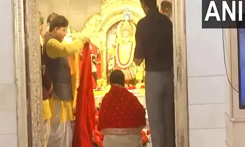 CM Rekha Gupta ने झंडेवालान मंदिर में पूजा-अर्चना की CM Rekha Gupta ने झंडेवालान मंदिर में पूजा-अर्चना की
