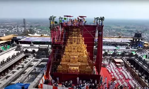 Telangana: यदाद्रि नरसिम्हा स्वामी मंदिर में स्वर्ण विमान गोपुरम का अनावरण किया