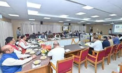 Saharanpur: उप मुख्यमंत्री केशव प्रसाद मौर्य ने विभागीय अधिकारियों के साथ समीक्षा बैठक की