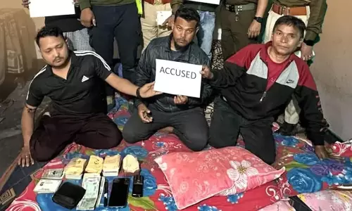 Guwahati: पुलिस की छापेमारी में 3 गिरफ्तारियां, ड्रग्स और चोरी का सामान बरामद Guwahati: पुलिस की छापेमारी में 3 गिरफ्तारियां, ड्रग्स और चोरी का सामान बरामद