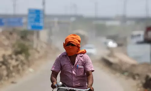 Hyderabad : तेलंगाना में तापमान बढ़ने के कारण आईएमडी ने जारी किया येलो अलर्ट Hyderabad : तेलंगाना में तापमान बढ़ने के कारण आईएमडी ने जारी किया येलो अलर्ट