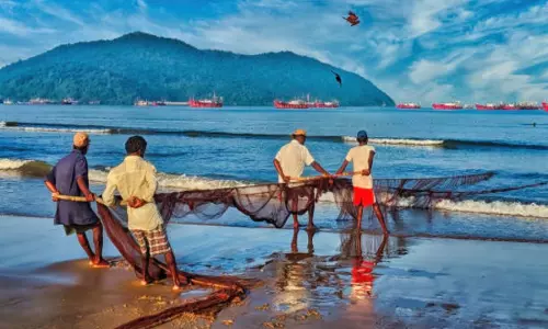 सीमा क्षेत्र में जवाबी हमलों में 20 केन्याई मछुआरे मारे गए सीमा क्षेत्र में जवाबी हमलों में 20 केन्याई मछुआरे मारे गए