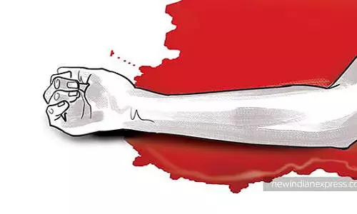 पिता ने बेटी पर किया हमला: दादी ने बचाने की कोशिश की तो उसे पीट-पीटकर मार डाला
