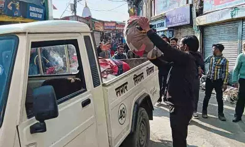 Shimla MC ने बाजारों से अनाधिकृत रेहड़ी-पटरी वालों को हटाया