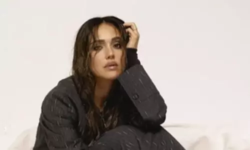 Jessica Alba सेलिब्रिटी हेयर स्टाइलिस्ट जीसस गुरेरो की मौत से सदमे में हैं Jessica Alba सेलिब्रिटी हेयर स्टाइलिस्ट जीसस गुरेरो की मौत से सदमे में हैं