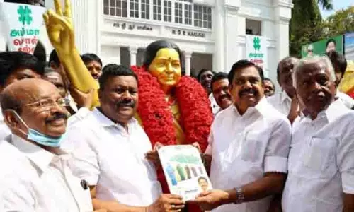 AIADMK सदस्यों ने पूर्व मुख्यमंत्री जयललिता को उनकी जयंती पर श्रद्धांजलि अर्पित की