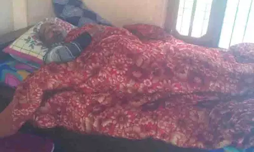 बिस्तर पर लेटे Kangra के व्यक्ति को इलाज के लिए संघर्ष करना पड़ रहा