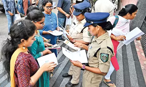 Andhra: ग्रुप-2 परीक्षा सुचारू रूप से आयोजित Andhra: ग्रुप-2 परीक्षा सुचारू रूप से आयोजित