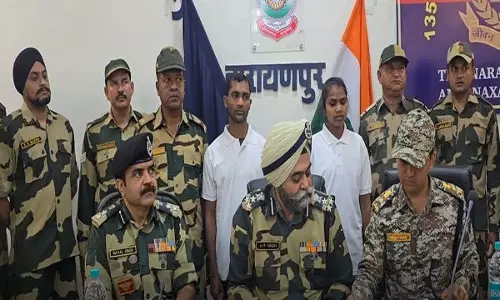 नारायणपुर में दो नक्सलियों ने किया सरेंडर नारायणपुर में दो नक्सलियों ने किया सरेंडर