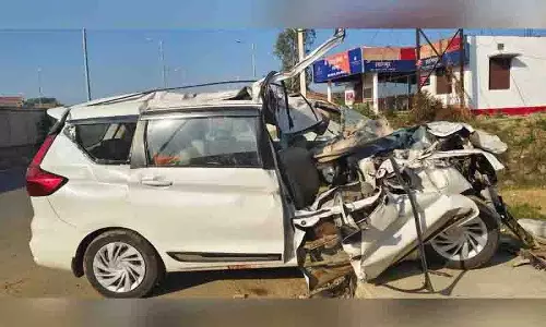 तीर्थयात्रा दुखद हो गई, वाराणसी के पास सड़क दुर्घटना में Sangareddy के तीन लोगों की मौत तीर्थयात्रा दुखद हो गई, वाराणसी के पास सड़क दुर्घटना में Sangareddy के तीन लोगों की मौत