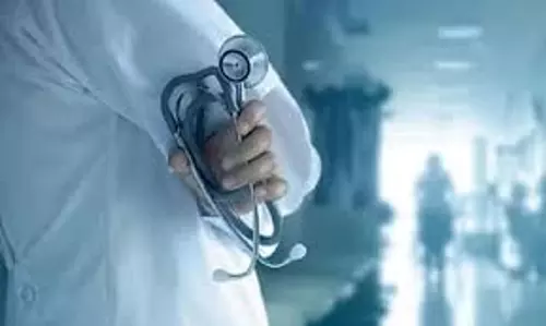 Shamli: एक महिला की डॉक्टर की लापरवाही के चलते मौत हुई