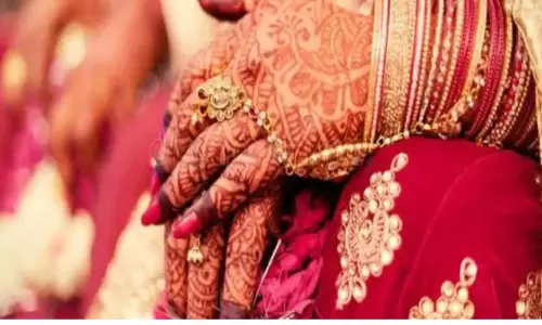 दोस्तों के लिए दूल्हे ने ये क्या कर डाला! हक्के-बक्के रह गए लोग