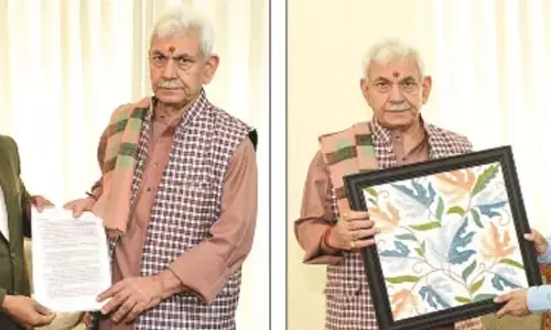 विभिन्न व्यक्तियों, प्रतिनिधिमंडलों ने LG से मुलाकात की विभिन्न व्यक्तियों, प्रतिनिधिमंडलों ने LG से मुलाकात की
