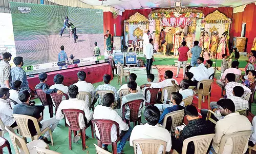 Telangana : दूल्हे ने विवाह स्थल पर लाइव क्रिकेट मैच देखने की व्यवस्था की Telangana : दूल्हे ने विवाह स्थल पर लाइव क्रिकेट मैच देखने की व्यवस्था की