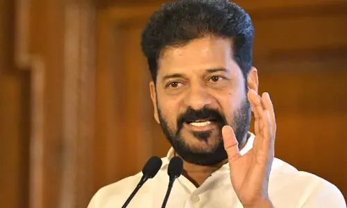 फार्महाउस में बैठकर केसीआर की साजिशें: CM Revanth Reddy फार्महाउस में बैठकर केसीआर की साजिशें: CM Revanth Reddy