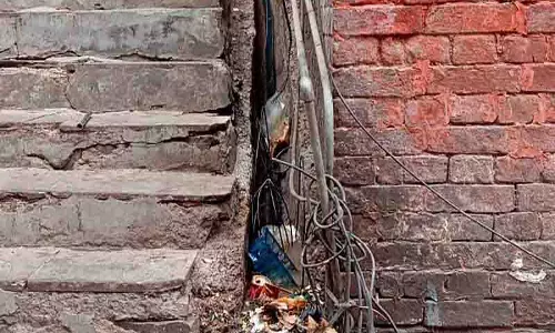 Shimla की नालियाँ कचरे से अटी पड़ी हैं Shimla की नालियाँ कचरे से अटी पड़ी हैं