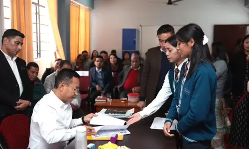 Sikkim : जनता भेटघाट पहल के तहत सीएम ने रेनॉक की जनता से संपर्क किया Sikkim : जनता भेटघाट पहल के तहत सीएम ने रेनॉक की जनता से संपर्क किया