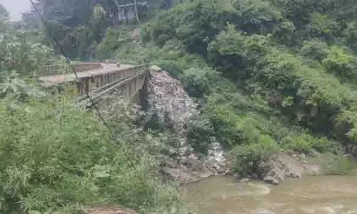 Himachal: जल-मार्गों और जंगलों में प्लास्टिक कचरे का डंपिंग बेरोकटोक जारी Himachal: जल-मार्गों और जंगलों में प्लास्टिक कचरे का डंपिंग बेरोकटोक जारी
