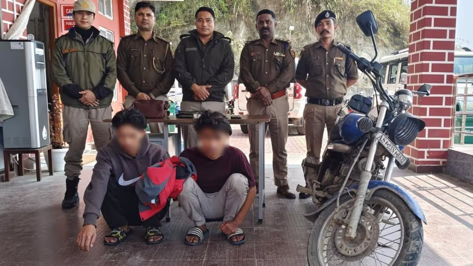 Arunachal पुलिस ने चोरी के मामले में दो लोगों को गिरफ्तार किया Arunachal पुलिस ने चोरी के मामले में दो लोगों को गिरफ्तार किया