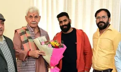 प्रतिनिधिमंडल और व्यक्तियों ने LG से मुलाकात की प्रतिनिधिमंडल और व्यक्तियों ने LG से मुलाकात की