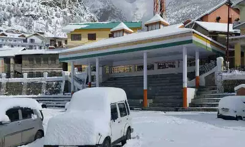 BRO, पीडब्ल्यूडी ने लाहौल-स्पीति में बर्फ हटाने का काम तेज किया