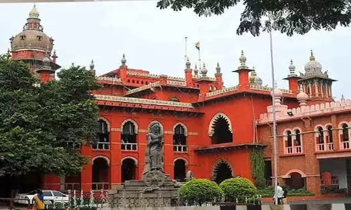 Madras हाईकोर्ट ने तमिलनाडु पुलिस से कहा, बेंगलुरु में POCSO मामले की जांच जारी रखें Madras हाईकोर्ट ने तमिलनाडु पुलिस से कहा, बेंगलुरु में POCSO मामले की जांच जारी रखें