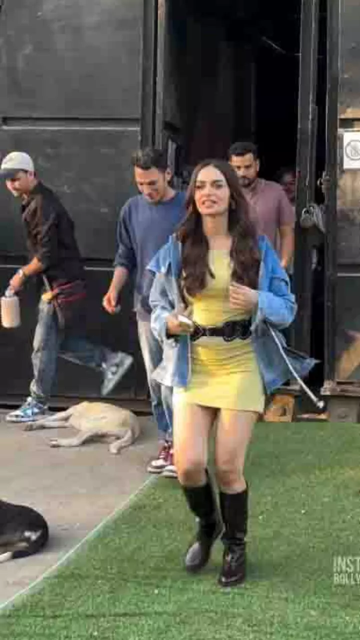 मानुषी छिल्लर शूटिंग के दौरान एक्शन में दिखीं