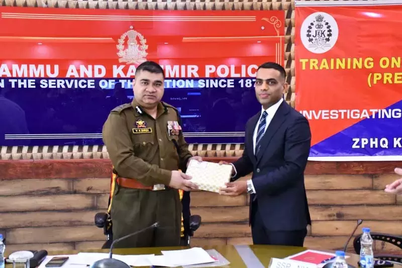 IGP श्रीनगर में एनआईए के सहयोग से “यूएपीए मामलों की जांच” पर प्रशिक्षण कार्यक्रम का उद्घाटन किया IGP श्रीनगर में एनआईए के सहयोग से “यूएपीए मामलों की जांच” पर प्रशिक्षण कार्यक्रम का उद्घाटन किया