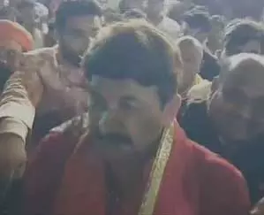 रामलला के दर्शन के बाद गोंडा पहुंचे मनोज तिवारी, बोले- राम मंदिर में मिली शांति रामलला के दर्शन के बाद गोंडा पहुंचे मनोज तिवारी, बोले- राम मंदिर में मिली शांति