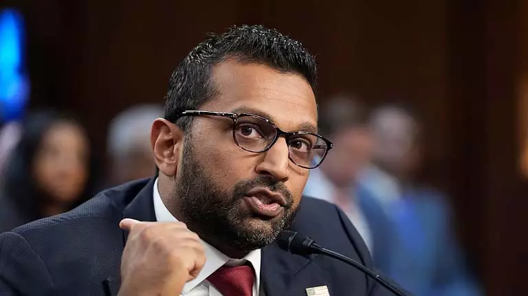 एपी सूत्र ने बताया नए FBI निदेशक काश पटेल ने ATF प्रमुख के रूप में शपथ ली एपी सूत्र ने बताया नए FBI निदेशक काश पटेल ने ATF प्रमुख के रूप में शपथ ली
