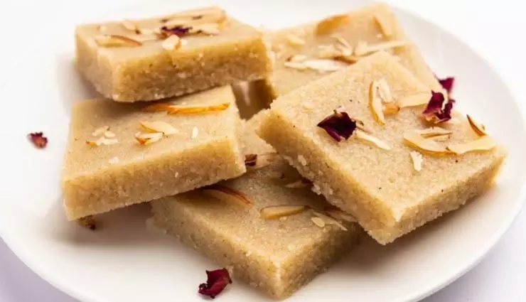 Coconut Almond Barfi: त्योहारी सीजन में धमाल मचाएगी ये मिठाई Coconut Almond Barfi: त्योहारी सीजन में धमाल मचाएगी ये मिठाई