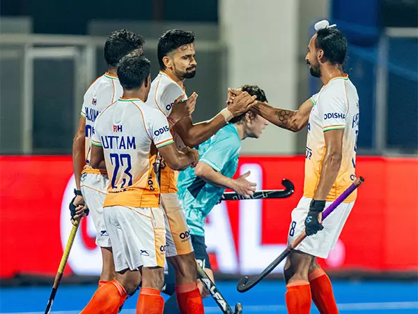 FIH Hockey Pro League: सैम वार्ड के दो गोल की बदौलत इंग्लैंड ने भारत को 3-2 से हराया FIH Hockey Pro League: सैम वार्ड के दो गोल की बदौलत इंग्लैंड ने भारत को 3-2 से हराया