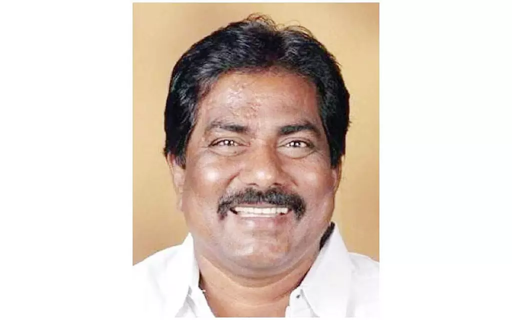 Karnataka : मंत्री ने पंजीकरण दस्तावेजों का बार-बार निरीक्षण करने का निर्देश दिया Karnataka : मंत्री ने पंजीकरण दस्तावेजों का बार-बार निरीक्षण करने का निर्देश दिया