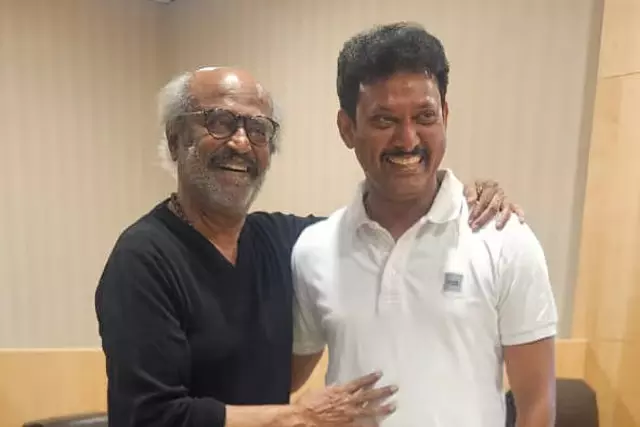 मंत्री अंबिल महेश-रजनीकांत की अचानक मुलाकात मंत्री अंबिल महेश-रजनीकांत की अचानक मुलाकात