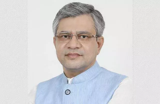 Tamil Nadu: राज्यपाल आर.एन. रवि ने रेल मंत्री अश्विनी वैष्णव से मुलाकात की Tamil Nadu: राज्यपाल आर.एन. रवि ने रेल मंत्री अश्विनी वैष्णव से मुलाकात की