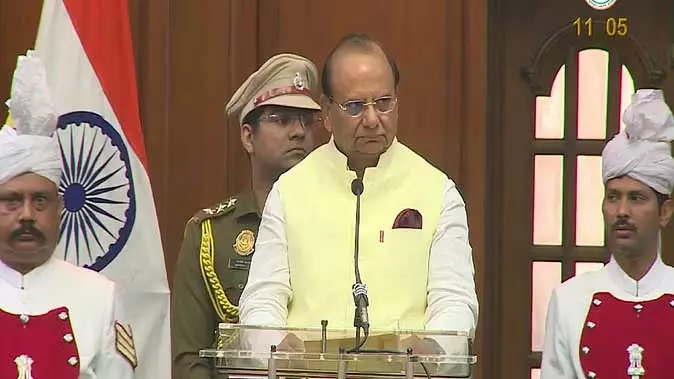 दिल्ली विधानसभा में जोरदार हंगामा, 22 विधायक निलंबित दिल्ली विधानसभा में जोरदार हंगामा, 22 विधायक निलंबित