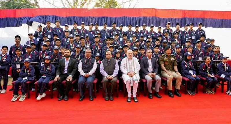 शाह ने J&K के छात्रों से शांति का दूत बनने का आह्वान किया शाह ने J&K के छात्रों से शांति का दूत बनने का आह्वान किया