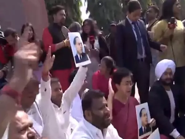 दिल्ली विधानसभा अध्यक्ष ने Atishi और गोपाल राय समेत 12 आप विधायकों को निलंबित किया दिल्ली विधानसभा अध्यक्ष ने Atishi और गोपाल राय समेत 12 आप विधायकों को निलंबित किया