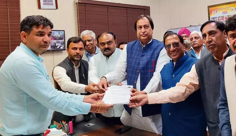 Haryana : पानीपत नगर निगम चुनाव पार्षद पद के लिए 14 ने नामांकन दाखिल किया Haryana : पानीपत नगर निगम चुनाव पार्षद पद के लिए 14 ने नामांकन दाखिल किया