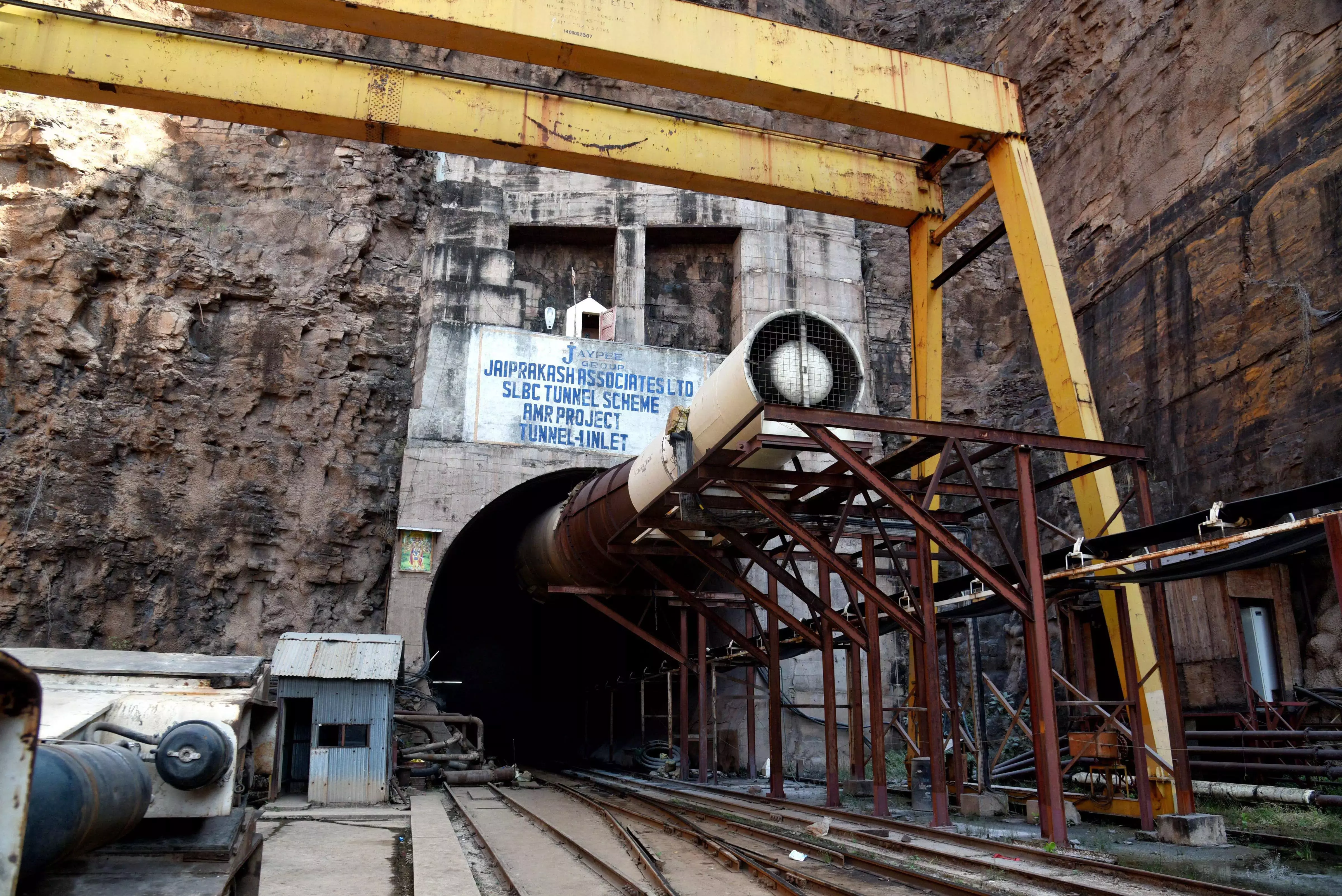 Tunnel Collapse: स्थिति का आकलन करने के लिए GSI-NGRI के विशेषज्ञों को बुलाया गया Tunnel Collapse: स्थिति का आकलन करने के लिए GSI-NGRI के विशेषज्ञों को बुलाया गया