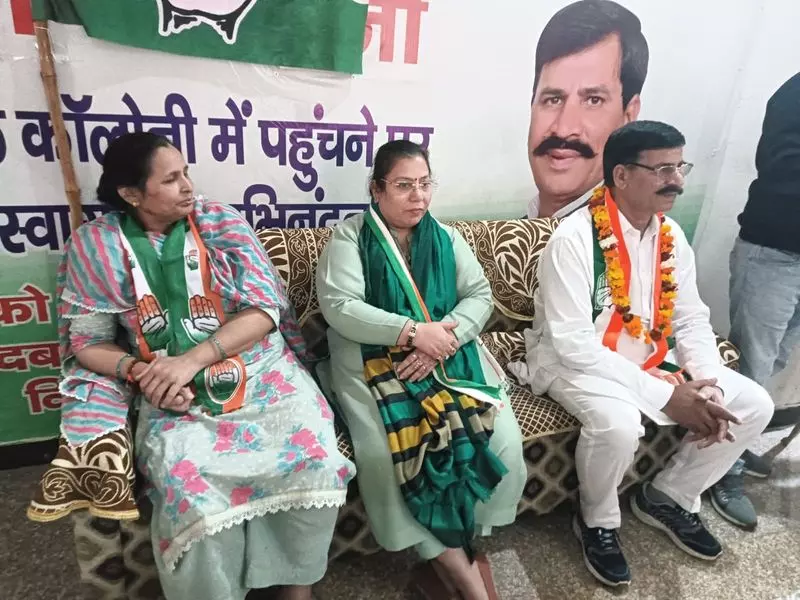 Gurugram : कांग्रेस उम्मीदवार ने भाजपा पर महिलाओं को रबर स्टैंप की तरह इस्तेमाल करने का आरोप Gurugram : कांग्रेस उम्मीदवार ने भाजपा पर महिलाओं को रबर स्टैंप की तरह इस्तेमाल करने का आरोप