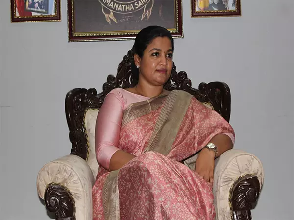 अभिनेता से राजनेता बनीं रंजना नचियार ने BJP से इस्तीफा दिया अभिनेता से राजनेता बनीं रंजना नचियार ने BJP से इस्तीफा दिया
