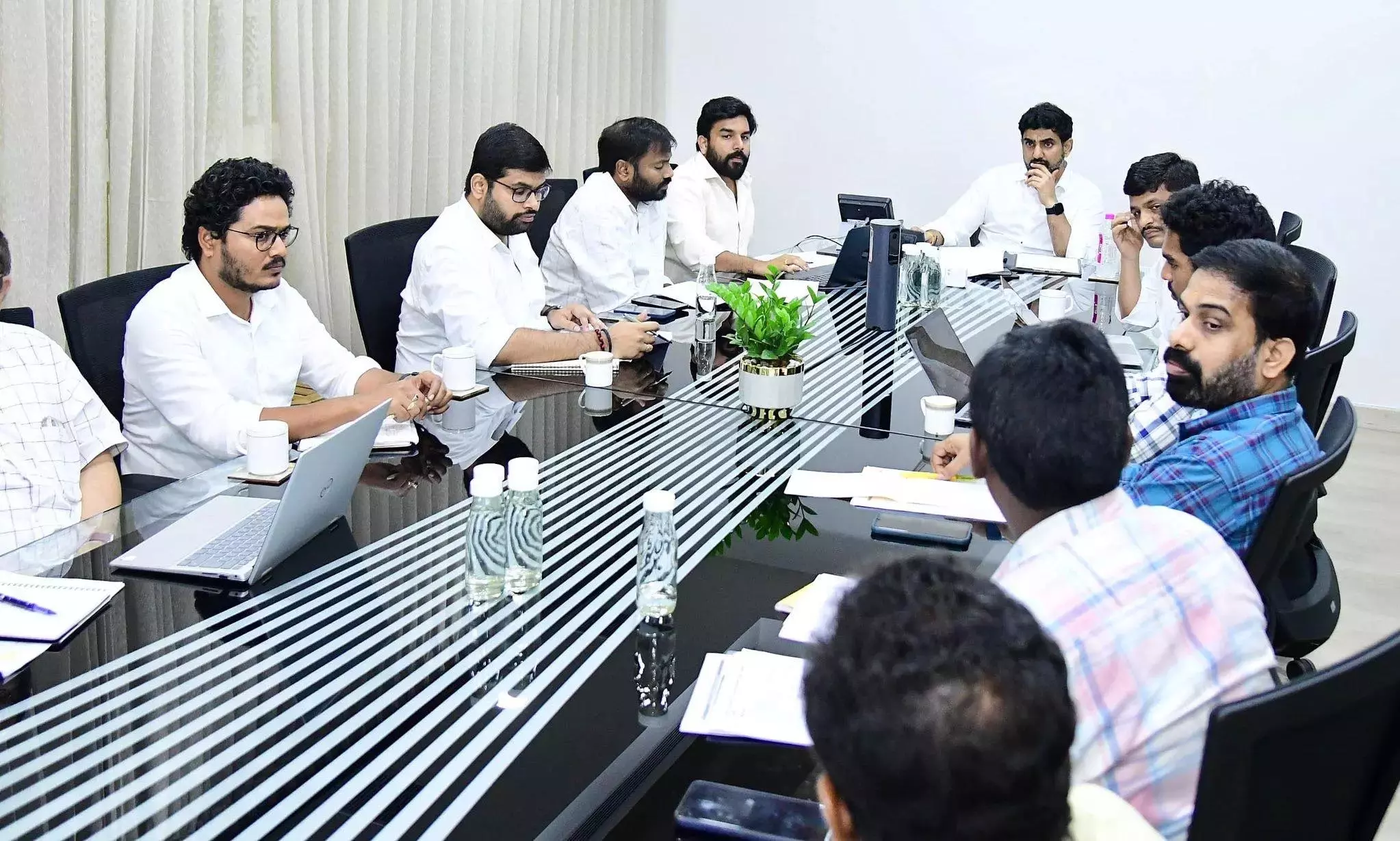 लोकेश ने MLC चुनावों में गठबंधन की जीत की भविष्यवाणी की लोकेश ने MLC चुनावों में गठबंधन की जीत की भविष्यवाणी की